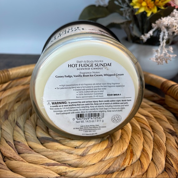 Bath and Body Works Hot Fudge Sundae 3 Wick Candle - Picture 4 of 7